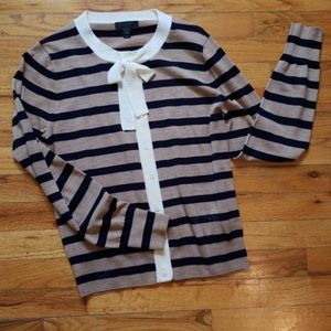 Preppy cardigan with bow